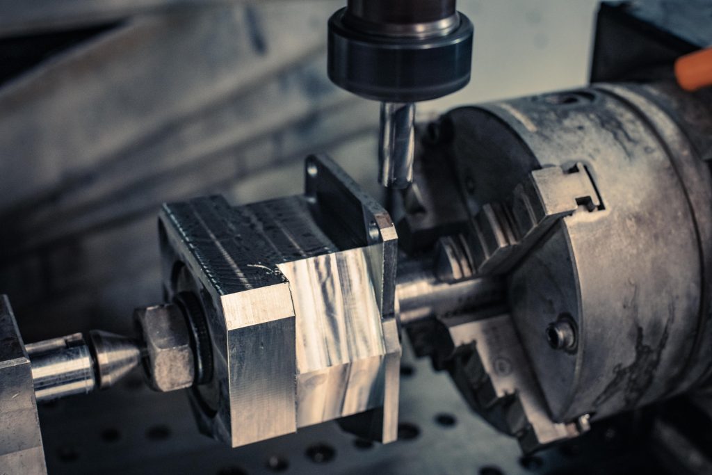 Centro de maquinado 4o eje-min